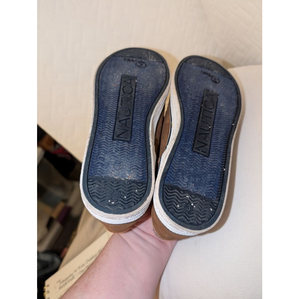 Nautica Boat Shoes Size 3 Brown, Boys - Picture 6 of 8